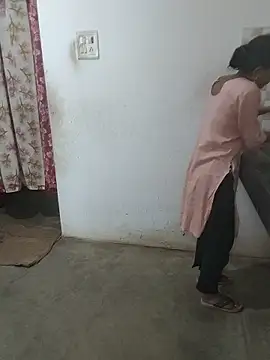 baby Cpl21 online show from February 18, 2026, 3:37 am