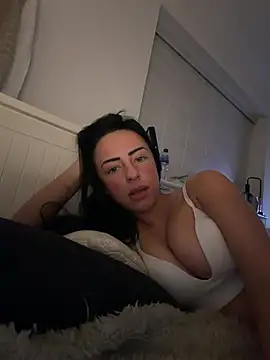 Snapshot of Bethrae25 chatting on January 18, 2026, 10:46 pm Bethrae25 online show from January 18, 2026, 10:46 pm