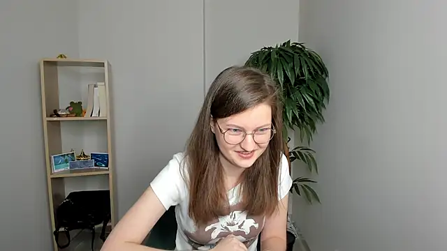 Snapshot of TulaLatigo chatting on November 3, 2025, 6:07 am TulaLatigo online show from November 3, 2025, 6:07 am