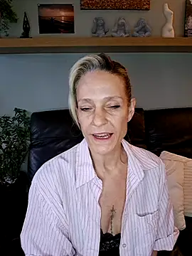 LittleSexyT online show from November 14, 2025, 2:10 pm