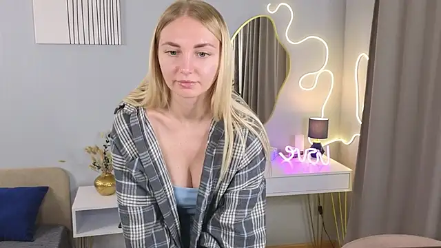 Snapshot of Carollina_ chatting on November 1, 2025, 6:35 pm Carollina  online show from November 1, 2025, 6:35 pm