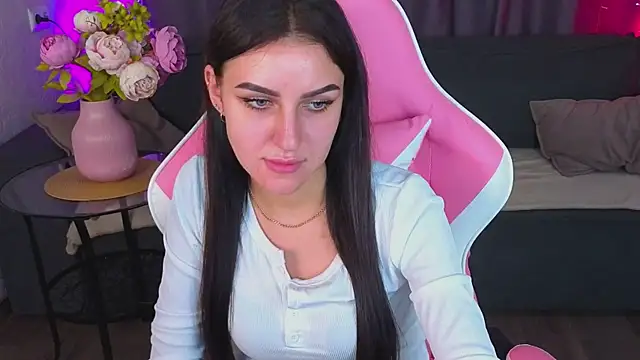 Katrin Mur online show from November 5, 2025, 3:26 pm