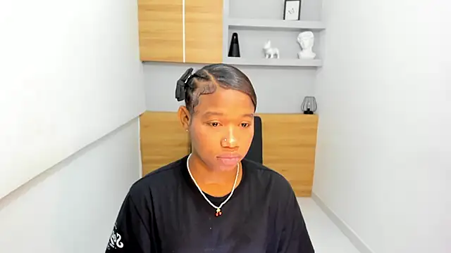 ValentinaRose4 online show from November 10, 2025, 1:16 pm