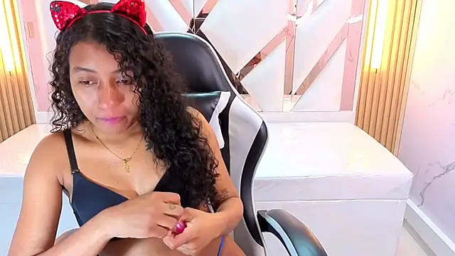 ninadelight tp online show from November 26, 2025, 8:09 pm