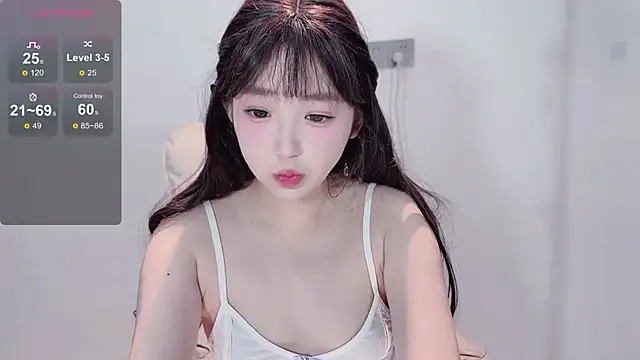 Yaiyigirl online show from November 11, 2025, 2:56 pm