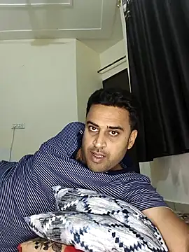 Snapshot of ITZ_GURU chatting on November 20, 2025, 8:37 am ITZ GURU online show from November 20, 2025, 8:37 am