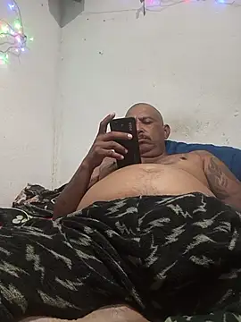 Snapshot of negrocomomisuerte chatting on December 19, 2025, 5:10 am negrocomomisuerte online show from December 19, 2025, 5:10 am