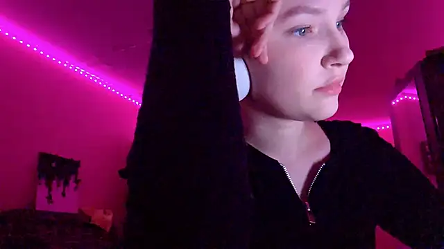 Snapshot of KarinRobertson chatting on November 16, 2025, 8:13 pm KarinRobertson online show from November 16, 2025, 8:13 pm