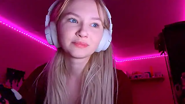 Snapshot of KarinRobertson chatting on November 21, 2025, 6:51 pm KarinRobertson online show from November 21, 2025, 6:51 pm