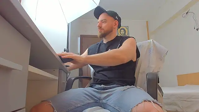 Ryanstone  online show from April 2, 2026, 5:25 am