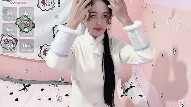 U-Ukitten online show from November 13, 2025, 11:25 am