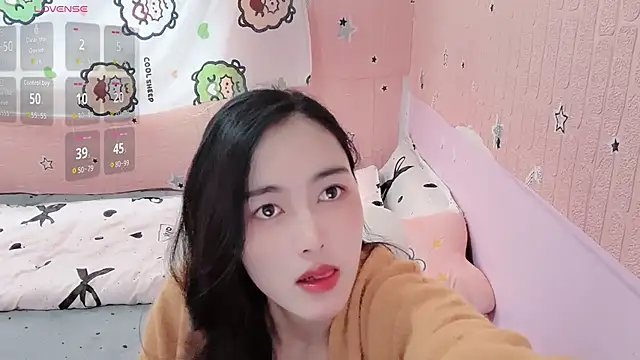 U-Ukitten online show from November 20, 2025, 4:46 am