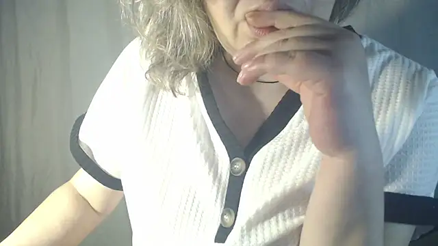 1hardnipples1 online show from April 3, 2026, 3:29 pm