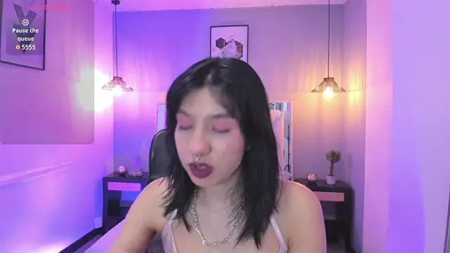 zoe-moreau online show from March 11, 2026, 7:30 pm