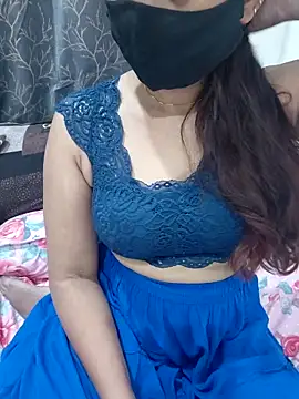 Aarti909090 online show from April 12, 2026, 6:22 pm