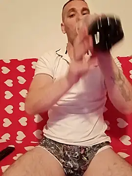 Snapshot of Baiat_Finut1 chatting on November 3, 2025, 10:02 pm Baiat Finut1 online show from November 3, 2025, 10:02 pm