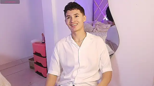 Snapshot of Eiden_Blake chatting on February 10, 2026, 11:48 pm Eiden Blake online show from February 10, 2026, 11:48 pm