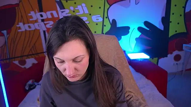 ZafiraMoonn online show from February 9, 2026, 1:42 pm