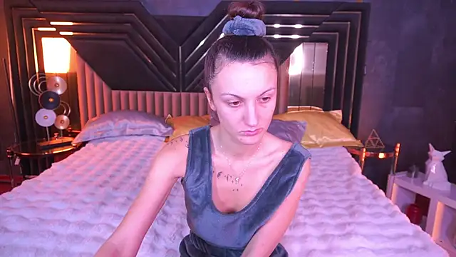 ZafiraMoonn online show from December 22, 2025, 6:46 am