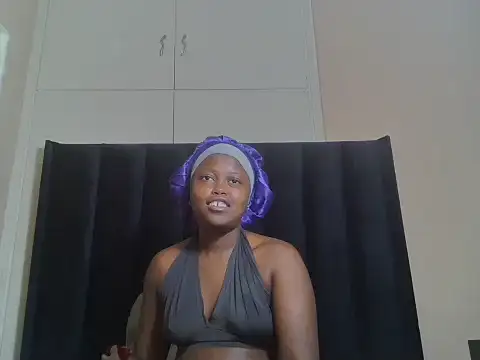 Snapshot of SweetSavage18 chatting on May 13, 2026, 7:32 pm SweetSavage18 online show from May 13, 2026, 7:32 pm