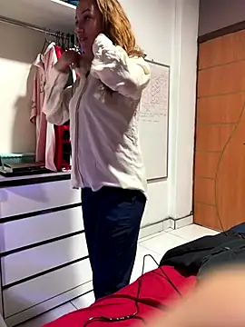 meninadeparis online show from November 11, 2025, 3:12 am