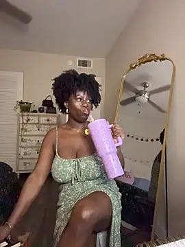 ladiosa selene online show from March 5, 2026, 12:40 am