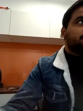 naughtyboyjii online show from December 19, 2025, 5:21 am