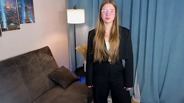 Snapshot of MowasaBritten chatting on November 12, 2025, 1:59 pm MowasaBritten online show from November 12, 2025, 1:59 pm