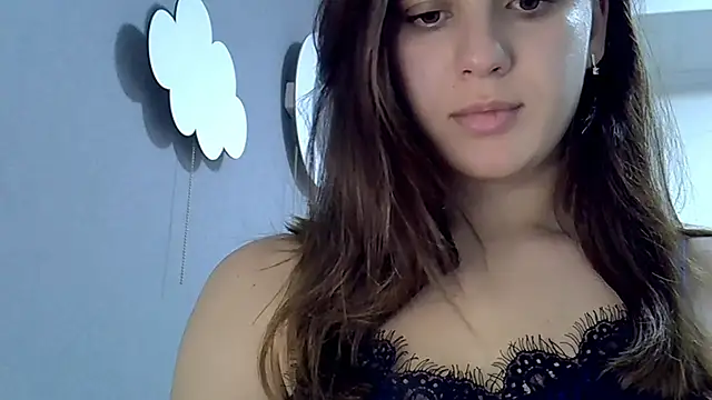 KiraHoney online show from November 22, 2025, 8:40 pm