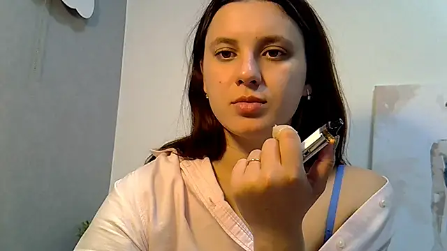 KiraHoney online show from November 18, 2025, 8:34 pm