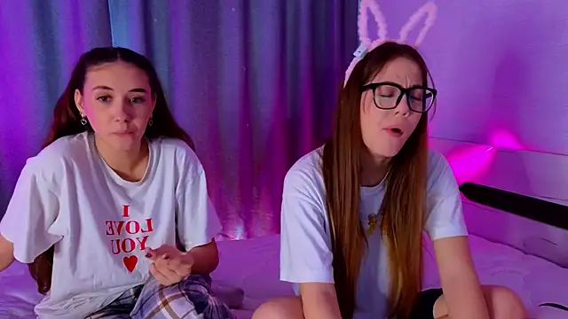 Snapshot of MargaretMorris chatting on December 22, 2025, 9:31 am MargaretMorris online show from December 22, 2025, 9:31 am