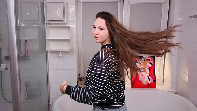 LeenaPuita online show from December 3, 2025, 5:12 pm