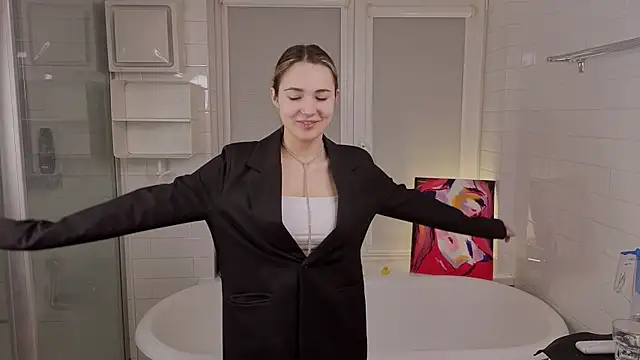 LeenaPuita online show from February 9, 2026, 4:49 pm