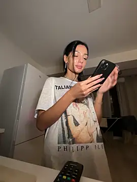 VickyM99 online show from November 4, 2025, 4:11 pm