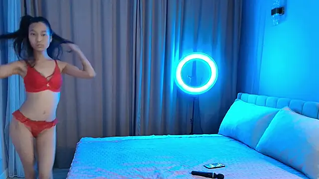 lihnpham online show from November 18, 2025, 7:17 pm