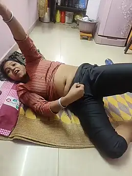 Lailamajnu1996 online show from February 14, 2026, 12:49 pm