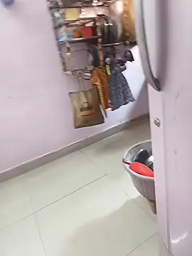 Lailamajnu1996 online show from February 20, 2026, 5:15 am