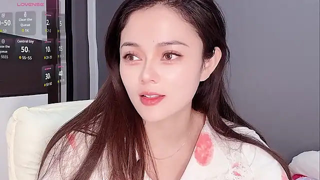 Snapshot of Yesenia- chatting on November 18, 2025, 2:09 pm Yesenia- online show from November 18, 2025, 2:09 pm