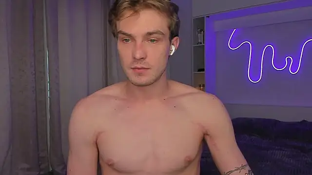 Snapshot of DanteRay chatting on November 18, 2025, 12:30 pm DanteRay online show from November 18, 2025, 12:30 pm