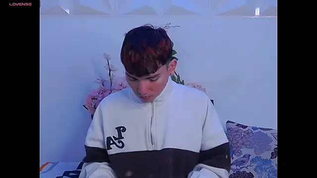 Oliver paris online show from November 28, 2025, 3:39 am