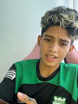 MassimoAlessandro online show from November 3, 2025, 7:28 pm