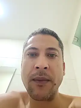 Snapshot of Arrombador20 chatting on April 1, 2026, 4:47 am Arrombador20 online show from April 1, 2026, 4:47 am