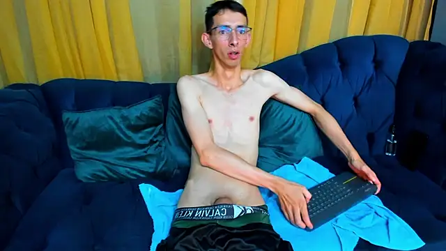 Snapshot of ZyroNight chatting on November 4, 2025, 10:02 pm ZyroNight online show from November 4, 2025, 10:02 pm