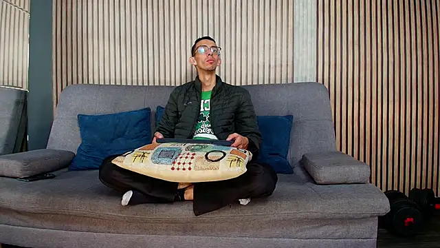 ZyroNight online show from December 22, 2025, 7:36 pm