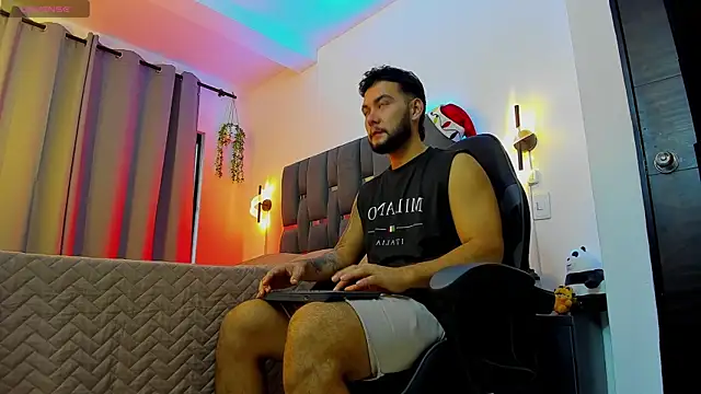 Snapshot of noah_corvelle chatting on December 19, 2025, 11:23 am noah corvelle online show from December 19, 2025, 11:23 am