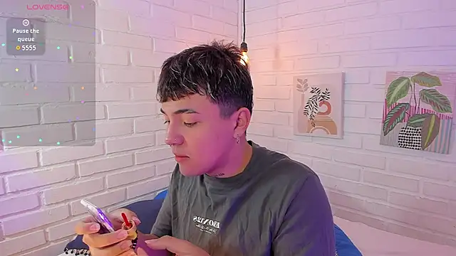 Sweet Dust online show from December 1, 2025, 11:22 am