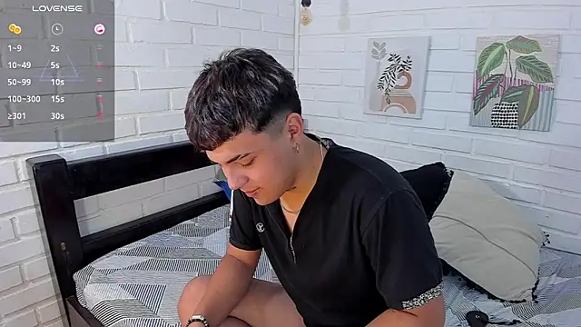 Sweet Dust online show from November 20, 2025, 7:14 pm