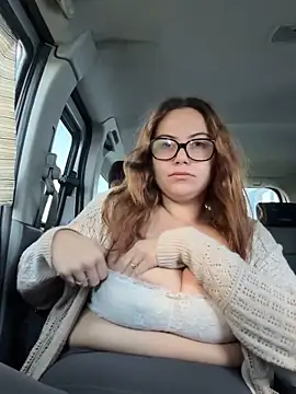 FreakyDreama online show from November 17, 2025, 1:26 pm