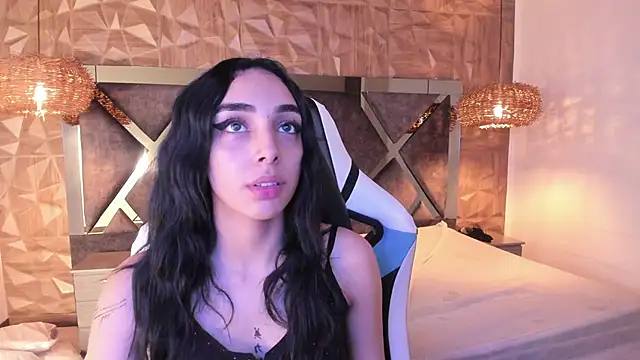 Kiara velvet   online show from April 15, 2026, 4:07 am