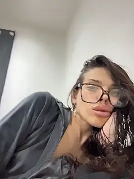 Snapshot of zowi101 chatting on December 17, 2025, 7:30 pm zowi101 online show from December 17, 2025, 7:30 pm